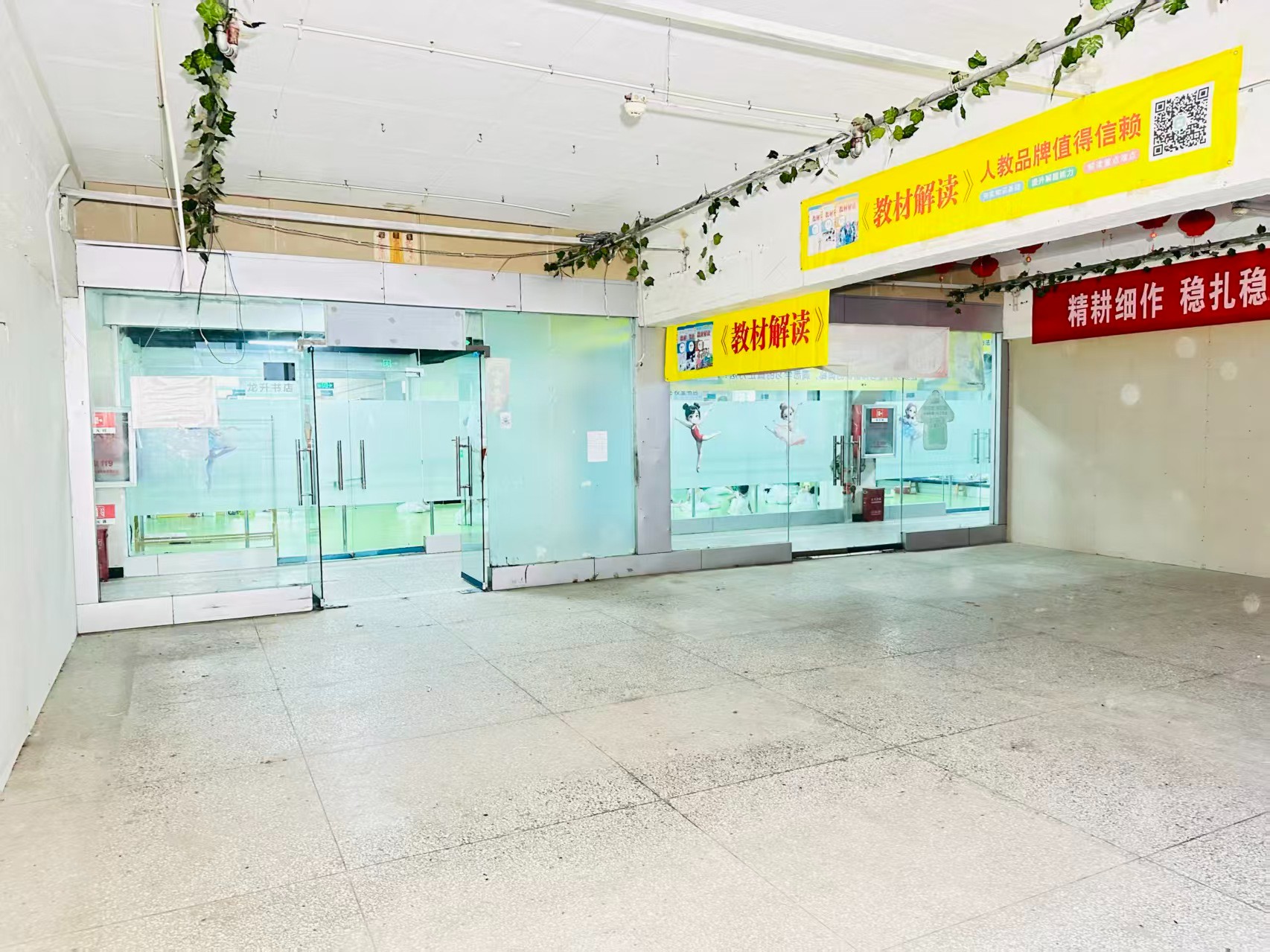 寨南二路提供写字楼、商铺、展示空间、直播间等多种面积选择，满足企业办公、研发、展示、运营等多元需求。
