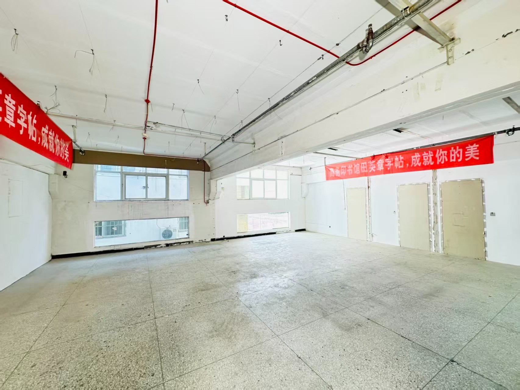 寨南二路重点吸引人工智能应用、数字经济、电商直播、智能制造服务、软件开发、科技创新企业及创业团队入驻